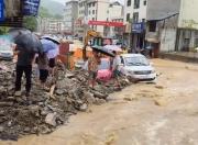云南威信县黑龙村强降雨致5人失联